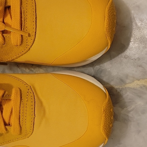 Reebok Women's Vibrant Yellow Sneakers - Picture 10 of 16